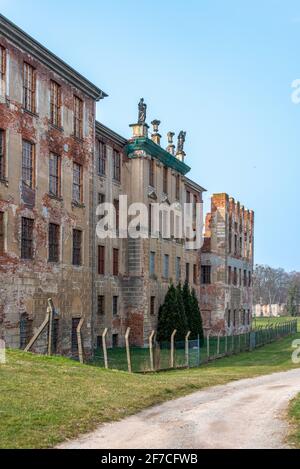 26 mars 2021, Saxe-Anhalt, Zerbst : la famille de Sophie Auguste Friederike von Anhalt-Zerbst vivait autrefois au château de Zerbst. Elle est descennée dans l'histoire comme Catherine la Grande, Tsarina de Russie. Le château résidentiel a été en grande partie détruit lors d'un attentat à la bombe le 16 avril 1945. Photo: Stephan Schulz/dpa-Zentralbild/ZB Banque D'Images