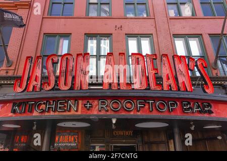 Jason Aldean's Kitchen and Rooftop Bar est le club de chanteur de musique country sur Broadway Street dans le centre-ville de Nashville. Banque D'Images
