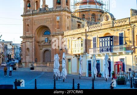 Marsaxlokk, Malte, 28 févr. 2020. Malte Eglise paroissiale de Marsaxlokk au coucher du soleil. Banque D'Images