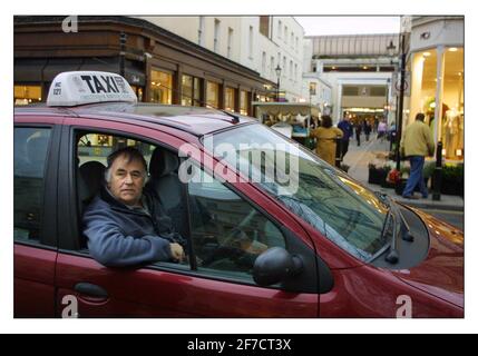 Pour aller avec l'histoire de Mathew Beard en comparant l'année dernière annulé Cheltenham Gold Cup Festival à cette année... chauffeur de taxi Graham Griffinpic David Sandison 6/3/2002 Banque D'Images