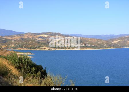 Le réservoir de Kouris, à 15 km de Limassol, Chypre Banque D'Images