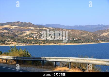 Le réservoir de Kouris, à 15 km de Limassol, Chypre Banque D'Images