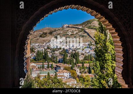 Vue depuis les palais Nasrides Palacios Nazaries à l'Alhambra à Grenade, Espagne Banque D'Images