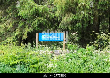 Un panneau pour Macclesfield Forest, Cheshire, Angleterre, Royaume-Uni Banque D'Images