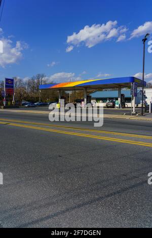 Ephrata, PA, États-Unis - 4 avril 2021 : une station-service Sunoco et un magasin de proximité à Ephrata, comté de Lancaster, PA. Banque D'Images