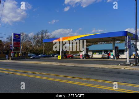 Ephrata, PA, États-Unis - 4 avril 2021 : une station-service Sunoco et un magasin de proximité à Ephrata, comté de Lancaster, PA. Banque D'Images