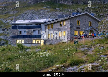 Coucher de soleil dans la vallée de l'Ordesa vu du refuge de Góriz (Parc national d'Ordesa y Monte Perdido, Aragon, Espagne, Pyrénées) ESP: Atardecer en el PN Ordesa Banque D'Images