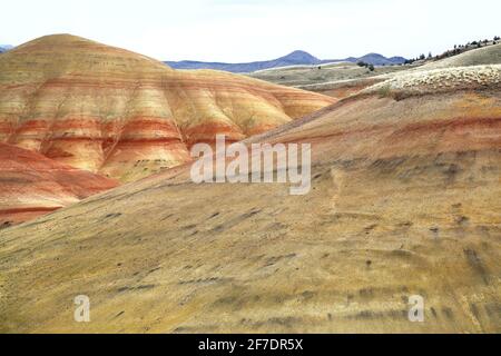 Titre: Painted Hills, un monument géologique naturel, une des merveilles naturelles de l'état de l'Oregon, Etats-Unis Banque D'Images