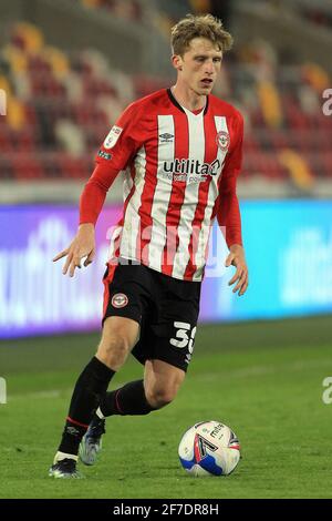 Londres, Royaume-Uni. 06e avril 2021. Mads Roerslev de Brentford en action pendant le match. EFL Skybet Championship Match, Brentford / Birmingham City au Brentford Community Stadium, Brentford à Londres, le mardi 6 avril 2021. Cette image ne peut être utilisée qu'à des fins éditoriales. Utilisation éditoriale uniquement, licence requise pour une utilisation commerciale. Aucune utilisation dans les Paris, les jeux ou les publications d'un seul club/ligue/joueur. photo par Steffan Bowen/Andrew Orchard sports photographie/Alay Live news crédit: Andrew Orchard sports photographie/Alay Live News Banque D'Images