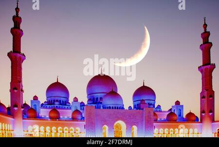 Fond de Kareem de ramadan. Grande mosquée Sheikh Zayed avec croissant de lune et étoile, Abu Dhabi Banque D'Images