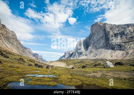 Vue sur le paysage du mont Thor, île de Baffin, Canada. Banque D'Images