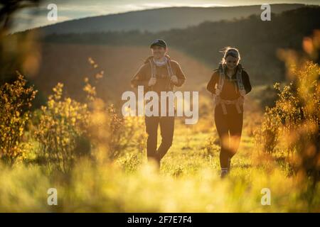 Couple randonnée au Mont Rogers en Virginie. Banque D'Images