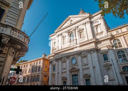 Piazza Benedetto Cairoli, San Carlo ai Catinari, Santi Biagio ai Catinari (Saints Blaise et Charles à Catinari) église du début du baroque à Rome, Italie. Banque D'Images