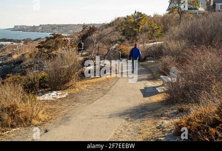 Sinueux le long de la côte atlantique, marginal Way est un sentier pavé ou un chemin dans le centre-ville d'Ogunquit, une ville touristique. Perkins Cove est également au centre-ville Banque D'Images