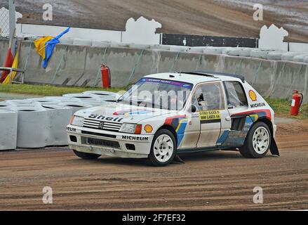 Peugeot 205 Turbo 16 par Ari Vatanen dans la légende Rallye voitures course du circuit Barcelone-Catalogne Banque D'Images