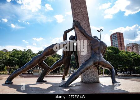 Goiania/Goias/Brasil - 02 01 2019: Monument aux trois courses de la Plaza Dr. Pedro Ludovico Teixeira Banque D'Images