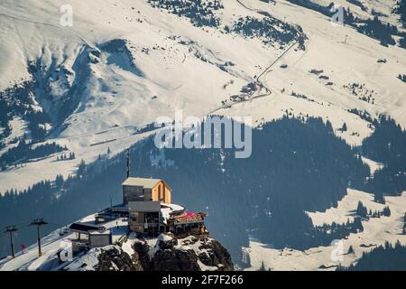 Station supérieure Birg dans les alpes suisses à Murren. Vue panoramique sur la station de téléphérique de la haute montagne. En direction de la gare de Wengernalp Banque D'Images