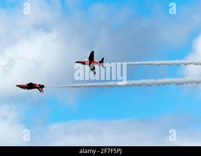 Les flèches rouges sont l'équipe d'exposition de la Royal Air Force qui exécute leurs spectacles étonnants pour le public dans le monde entier. Banque D'Images