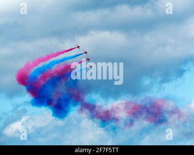 Les flèches rouges sont l'équipe d'exposition de la Royal Air Force qui exécute leurs spectacles étonnants pour le public dans le monde entier. Banque D'Images