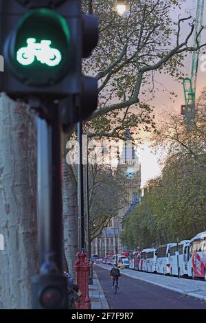 Transport durable. Signal de circulation de vélo, feu vert, vélo de route, zone ou zone de vélo gratuit, Londres , Royaume-Uni Banque D'Images