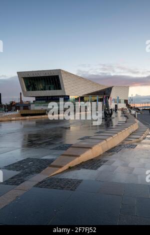 The Liverpool Museum on Liverpool Waterfront, Liverpool, Merseyside, Angleterre, Royaume-Uni, Europe Banque D'Images