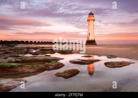 Perch Rock Lighthouse at Sunrise, New Brighton, Cheshire, Angleterre, Royaume-Uni, Europe Banque D'Images