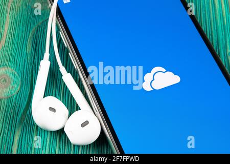 Helsinki, Finlande, le 4 mai 2019 : l'icône de l'application Microsoft OneDrive sur Apple iPhone écran X close-up. Microsoft onedrive icône de l'application. O Microsoft Office Banque D'Images