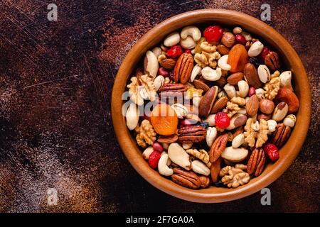 En-cas sains de noix et de fruits secs, vue du dessus. Banque D'Images