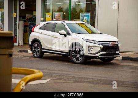 MOSCOU, RUSSIE - 30 SEPTEMBRE 2019 : extérieur de la nouvelle voiture SUV Mitsubishi Eclipse Cross. Croisement sur route urbaine Banque D'Images