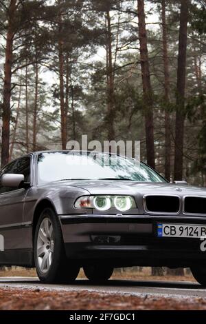 Chernigov Ukraine 6 janvier  2022 Ancienne voiture  BMW 