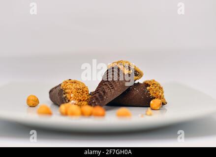 Des biscuits marocains sont servis avec du thé. Biscuits marocains cookies maroc Banque D'Images