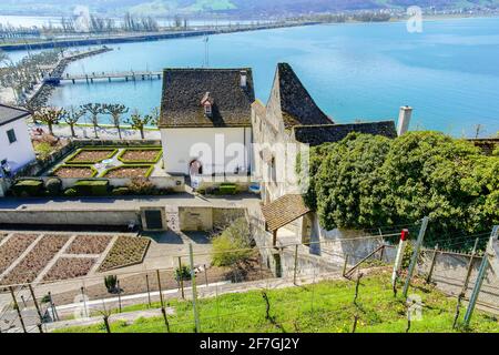 La maison de la musique et des fortifications de la ville à l'ouest, Rapperswil. Canton Saint-Gall, Suisse. L'Einsiedlerhaus, propriété de l'abbaye d'Einsiedeln Banque D'Images