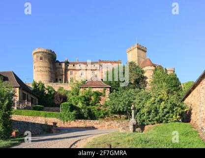 12thC Château Castelnaud à Castelnaud-la-Chapelle dans le Périgord Noir surplombant la vallée de la Dordogne, France au coucher du soleil depuis le village ci-dessous Banque D'Images