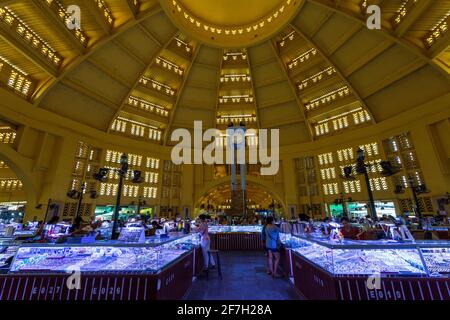 22 février 2020 - Phnom Penh, Cambodge: Vue intérieure du marché central un point de repère art déco de Phnom Penh, la capitale du Cambodge. La lumière Banque D'Images