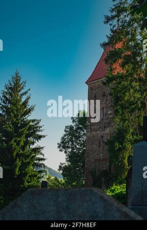 Vue vers la tour des ropemakers, au sommet du cimetière de Sighisoara. Banque D'Images