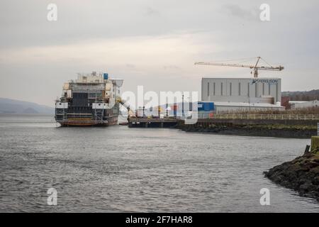 MV Glen Sannox en construction au chantier maritime Ferguson de Port Glasgow, en Écosse. Banque D'Images