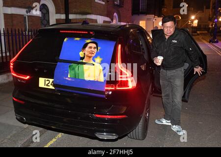 L'ambassadeur du Myanmar au Royaume-Uni, Kyaw Zwar Minn, à l'extérieur de l'ambassade du Myanmar à Mayfair, Londres. Date de la photo: Mercredi 7 avril 2021. Banque D'Images