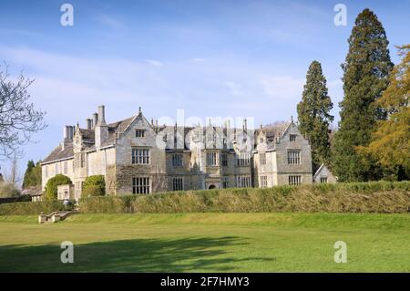 Maison élisabéthaine à Wakehurst (anciennement Wakehurst place), maison et jardins botaniques dans West Sussex gérés par les Jardins botaniques royaux de Kew Banque D'Images