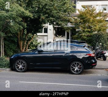 Vue latérale du nouveau vus noir Maserati Levante de luxe de taille moyenne Vus multisegment Banque D'Images