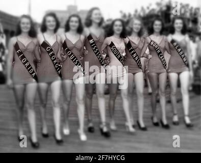 Photographie publicitaire de Miss American à la fin des années 1940, à Atlantic City, dans le New Jersey, modifiée numériquement et colorisée pour un effet artistique. Banque D'Images