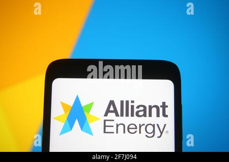 Ukraine. 7 avril 2021. Dans cette illustration, le logo alliant Energy est visible sur un smartphone et un écran de pc. Credit: Pavlo Gonchar/SOPA Images/ZUMA Wire/Alay Live News Banque D'Images