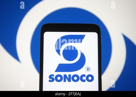 Ukraine. 7 avril 2021. Sur cette photo, le logo Sonoco est visible sur un smartphone et un écran d'ordinateur. Credit: Pavlo Gonchar/SOPA Images/ZUMA Wire/Alay Live News Banque D'Images