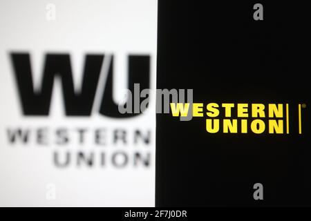 Ukraine. 7 avril 2021. Dans cette illustration, le logo Western Union apparaît sur un smartphone et un écran d'ordinateur. Credit: Pavlo Gonchar/SOPA Images/ZUMA Wire/Alay Live News Banque D'Images