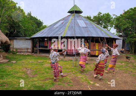 SBO Ma'ekat dykenal di wilayah Amanuban dan Amanatun di TTS. Di wilayah couché dykenal dengan BSO'ot atau BSO Bano, yang membedakannya adalah perangkat Banque D'Images