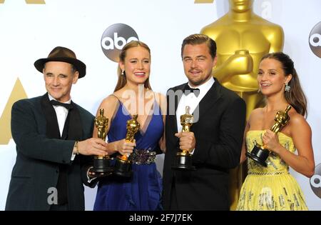 Oscar Winners L-R: Mark Rylance, Brie Larson, Leonardo DiCaprio, Alicia Vikander dans la salle de presse lors de la 88e cérémonie des Oscars, les Oscars, tenue au Dolby Theatre, le dimanche 28 février 2016 à Hollywood, Californie. Photo de Jennifer Graylock-Graylock.com 917-519-7666 Banque D'Images