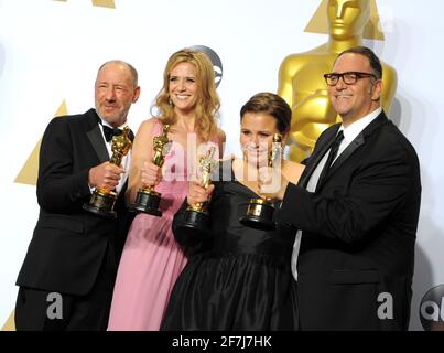 Oscar Winners Producers Spotlight Michael Sugar, Steve Golin, Nicole Rocklin, Blye Pagon Faust dans la salle de presse lors de la 88e cérémonie des Oscars, qui s'est tenue au Dolby Theatre, le dimanche 28 février 2016 à Hollywood, Californie. Photo de Jennifer Graylock-Graylock.com 917-519-7666 Banque D'Images