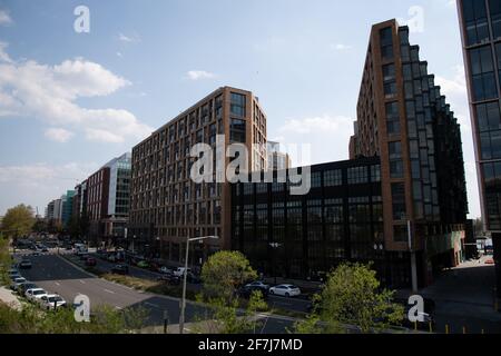 Washington, États-Unis. 07e avril 2021. Un point de vue général du quai, un développement à usages multiples de plusieurs milliards de dollars, à Washington, DC, le mercredi 7 avril, 2021, au milieu de la pandémie du coronavirus. Le quai s'étend le long du front de mer du fleuve Potomac dans le sud-ouest de l'État de Washington, y compris des restaurants, des boutiques, des appartements, des hôtels et des lieux de concerts, tandis que les travaux se poursuivent vers le sud dans un quartier de la ville en pleine douceur. (Graeme Sloan/Sipa USA) Credit: SIPA USA/Alay Live News Banque D'Images