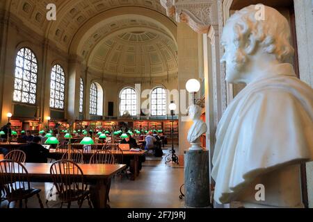 Les statues des académiciens et des érudits dans la lecture principale Salle alias Bates Hall à Boston Central Library.Back Bay.Boston.Massachusetts.USA Banque D'Images