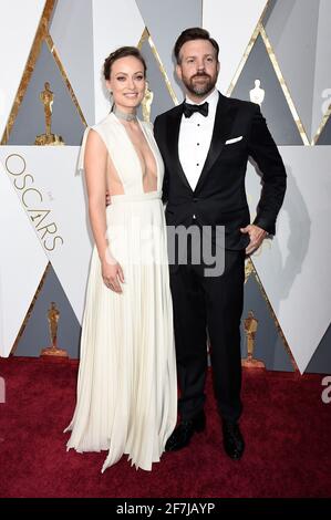 Olivia Wilde, Jason Sudeikis arrive à la 88e cérémonie des Oscars, qui s'est tenue au Dolby Theatre, le dimanche 28 février 2016 à Hollywood, en Californie. Obligatoire Jennifer Graylock-Graylock.com Banque D'Images