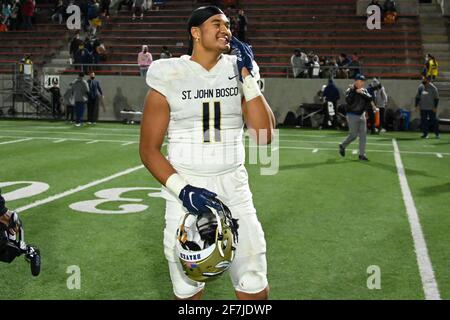 St. John Bosco Braves Tight End Matayo Uiagalelei (11) lors d'un match de football de l'école secondaire, samedi 20 mars 2021 à Santa Ana, en Californie St. John Bosco Banque D'Images